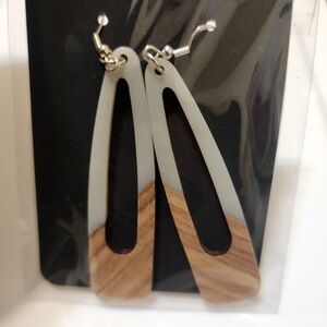 🦄 3 For $10 🦄 Bundle and Save - Gray and Brown Dangle Earrings